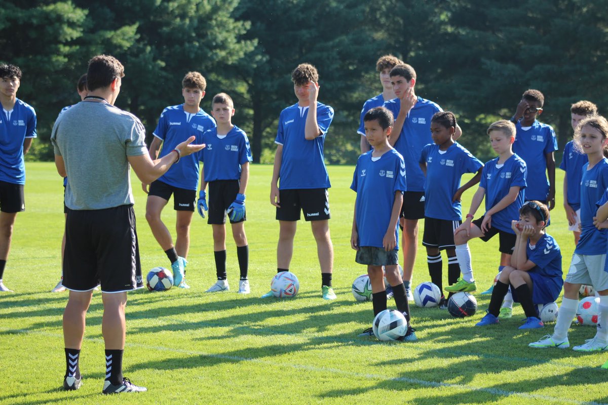𝑬𝑽𝑬𝑹𝑻𝑶𝑵 𝑺𝑶𝑪𝑪𝑬𝑹 𝑺𝑪𝑯𝑶𝑶𝑳𝑺 𝑰𝑵 𝑻𝑯𝑬 𝑼𝑺𝑨 🇺🇸 Everton Soccer Schools are all over the US this summer! Designed by @Everton club coaches, players of all abilities are welcome. For more info and to find a soccer school near you, visit: evertonfc.com/international/…