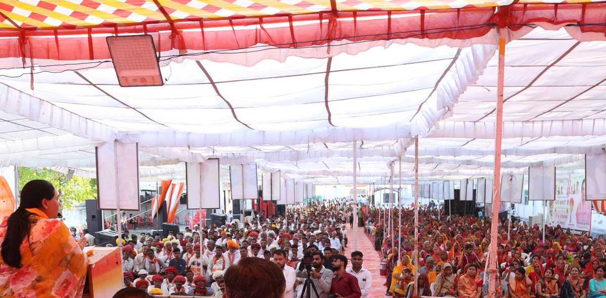 उपमुख्यमंत्री श्रीमती @KumariDiya ने आज केकड़ी में आयोजित ‘मातृशक्ति एवं कार्यकर्ता सम्मेलन’ को संबोधित कर अजमेर लोकसभा क्षेत्र से भाजपा प्रत्याशी श्री @mpbhagirathbjp के समर्थन में जनता से आगामी लोकसभा चुनाव में भाजपा के पक्ष में मतदान कर प्रदेश में विकास का कमल खिलाने की अपील…