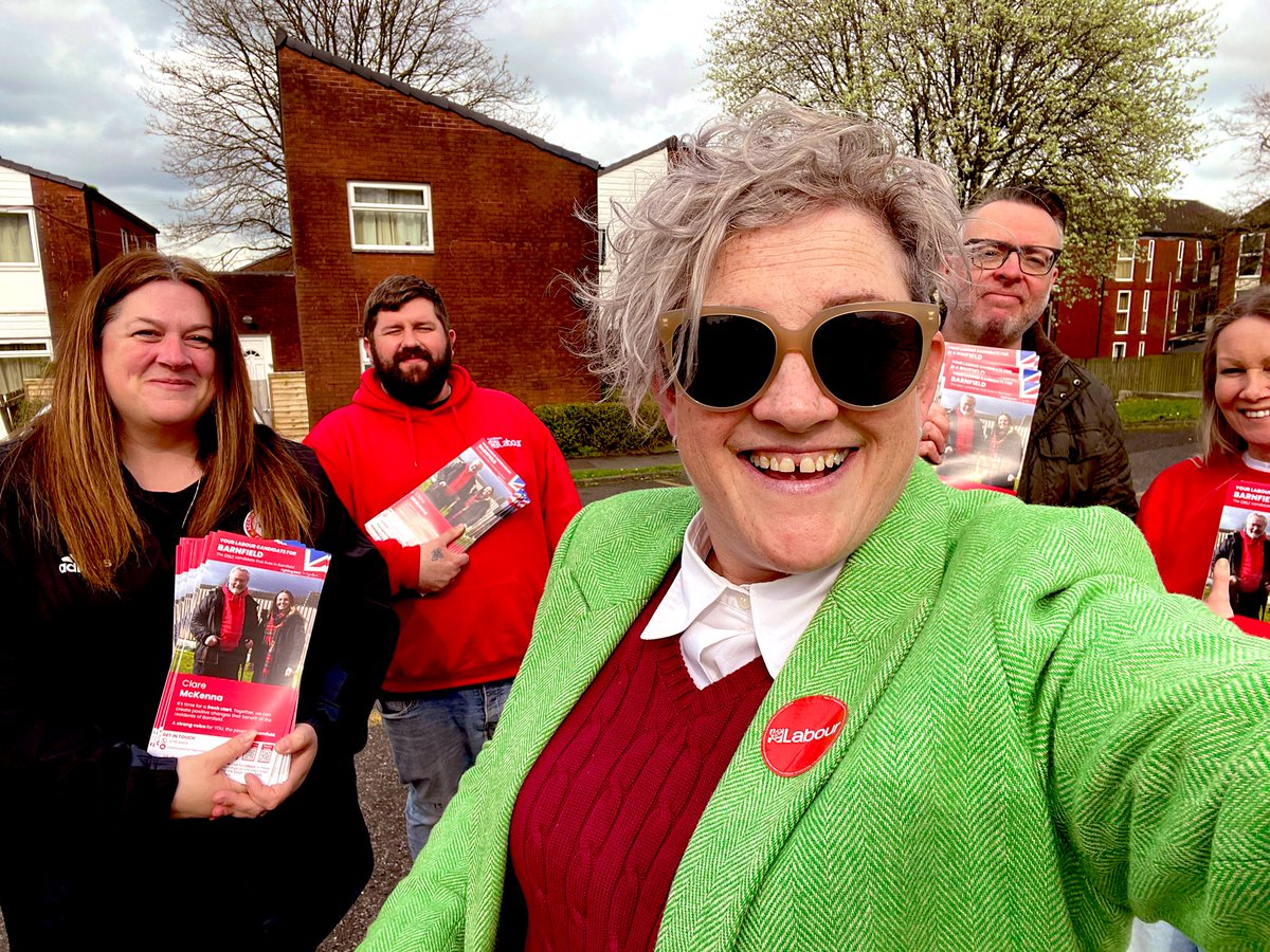 A sunny afternoon in Accrington on the #labourdoorstep with our fabulous candidate Clare McKenna. @Hyndburn_Labour