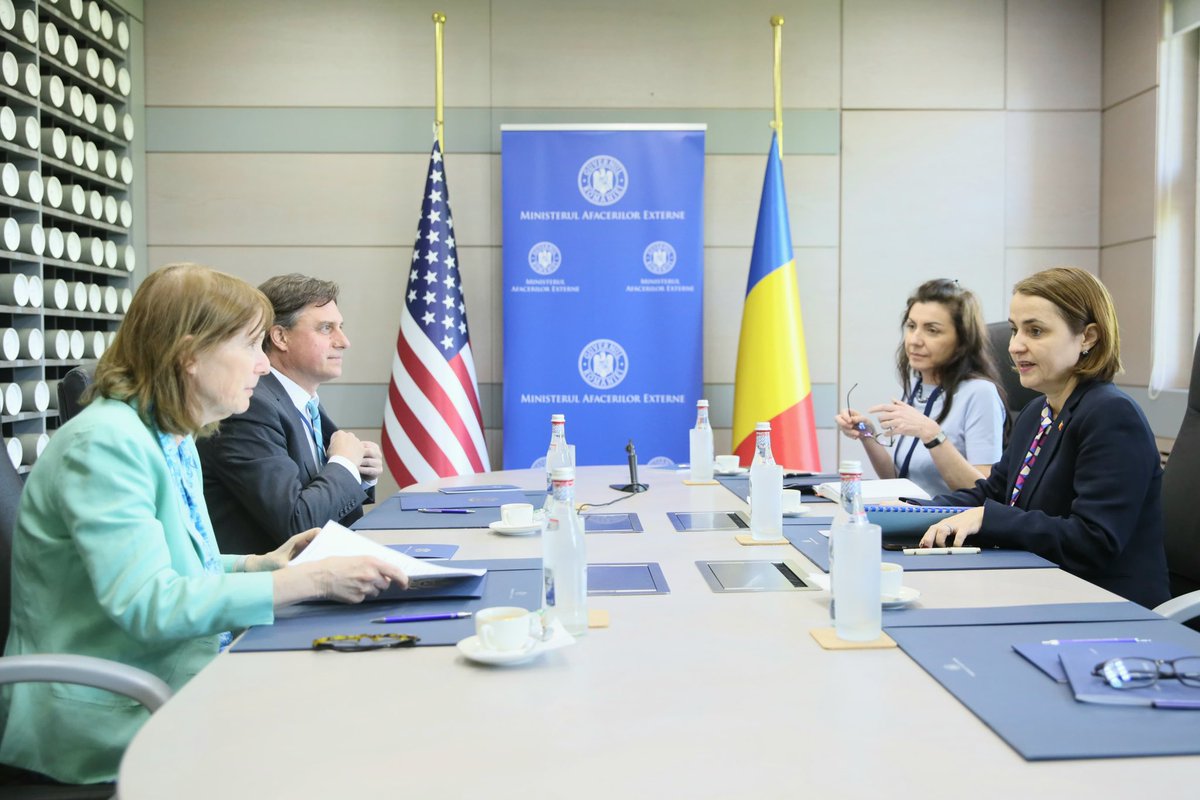 A very good discussion today with 🇺🇸 Amb. Kathleen Kavalec focused on security cooperation, as we are confronted with challenging situations in the Black Sea region and in the Middle East. We also planned next steps in our intense high-level 🇷🇴🇺🇸 dialogue. @USAmbRO