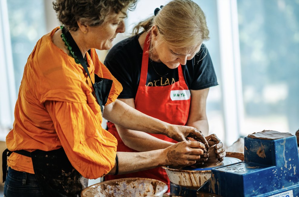 Join us on 27 April for a clay workshop 🎨 Enjoy a day of hands-on exploration creating pinch pots and wheel throwing, with founder of Kite Studios Auriol Herford. Book now: bit.ly/3CpZDaD