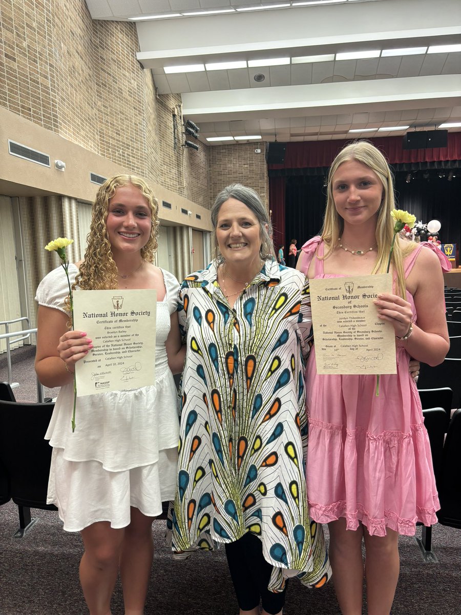 It was an honor to be inducted into the Calallen High School chapter of the National Honor Society. Congrats to my cousin @JordynThib55502 as well! Hard work pays off whether on the field or in the classroom. @bombersGN16u @bombers_academy @Calallen_SBall @Tflolentz