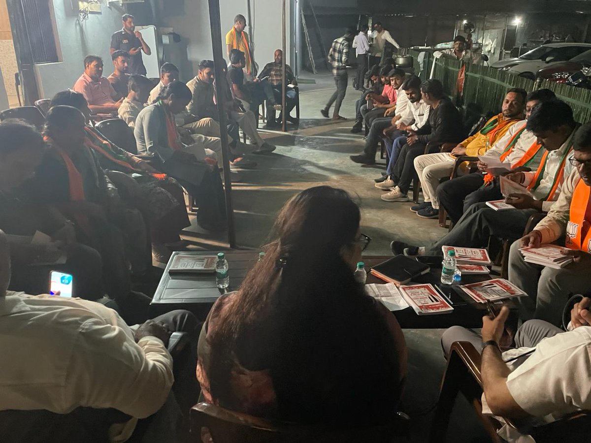 P_Pathaksharma's tweet image. आज़ कल माननीय अमित शाह जी के गृह मंत्री भारत सरकार ,नोएडा आगमन  की प्रभार मंडल में तैयारी बैठक कर रूप रेखा तैयारी की।
#HumHaiModiKaParivar