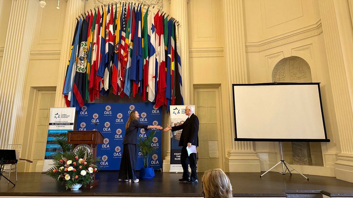 B'nai B'rith & @CombatASemitism proudly honored @OEA_oficial SG Luis Almagro at a symposium in Washington, D.C. for his work countering anti-Semitism over the past decade. Thank you 🙏 @Almagro_OEA2015 for your unwavering moral leadership & friendship. 👉bnaibrith.org/honoring-oas-s…