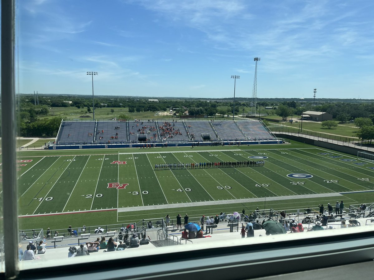 Time for the second 6A girls soccer state semifinal at Birkelbach Field in Georgetown. Prosper (24–2–2) faces Katy Seven Lakes (19–3–5). Winner plays Austin Westlake in Saturday’s 6A state championship. @SportsDayHS @PHSWomensSoc