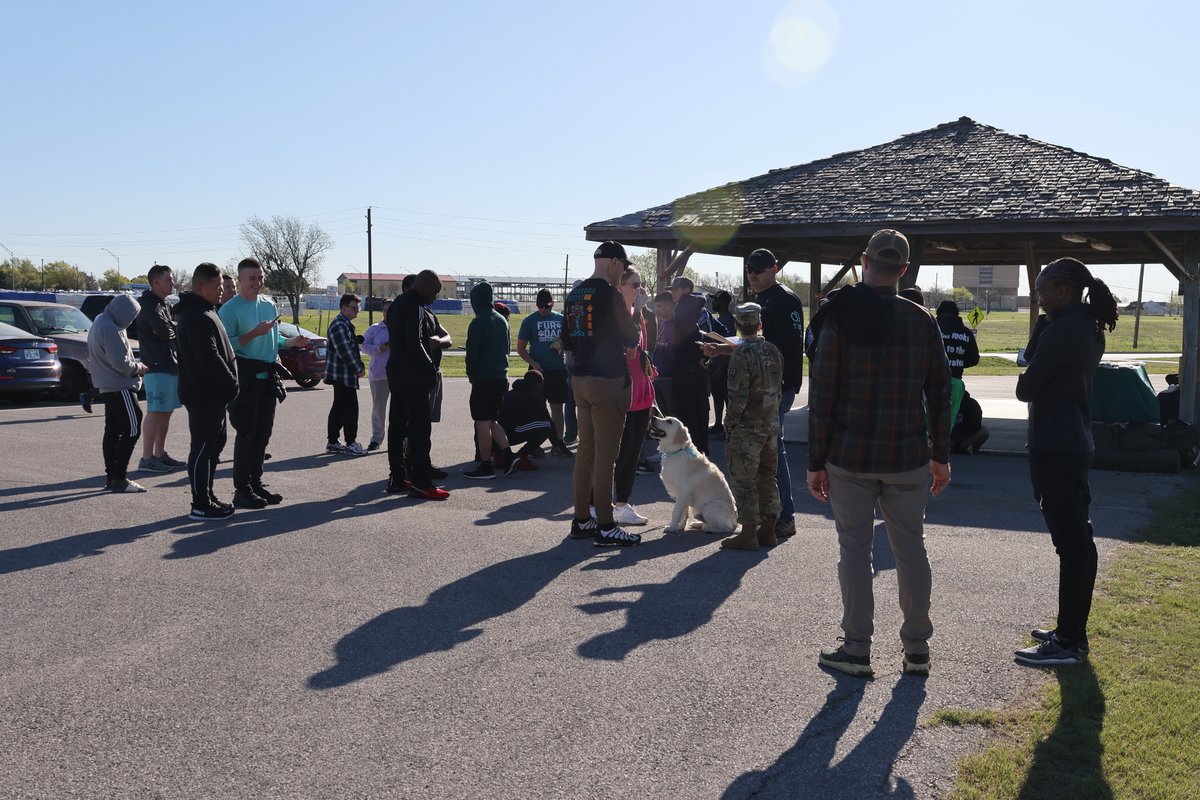 Soldiers in 3rd Battalion, 2nd Air Defense Artillery participated in a Sexual Assault Awareness Professional Walk at the 3-Mile Track last week!

📷: flic.kr/s/aHBqjBke6Z

#TeamSill #SAAPM #FiresStrong #PeopleMatter #PeopleFirst