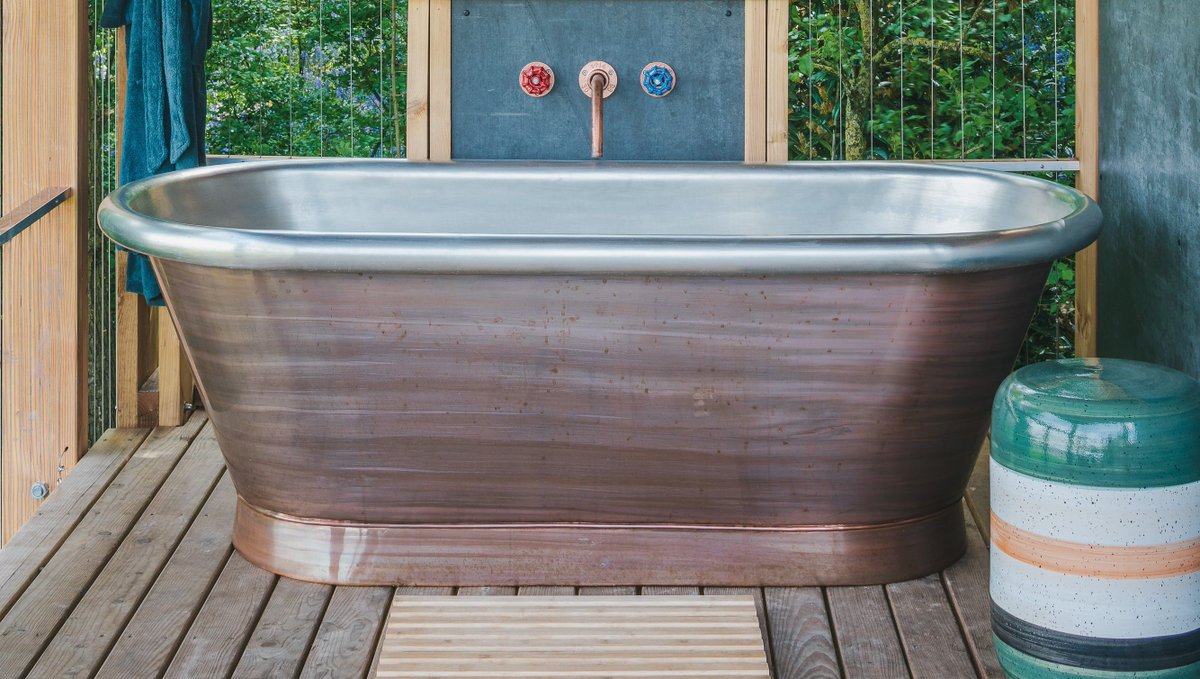 Ready to slip into something more comfortable? How about a spot of woodland bathing... immersed in your private copper bath... with views of uninterrupted pristine woodland... sounds good? We'll just leave this here then 😉 #copperbath #luxurybath #outdoorbath @elmorecourt