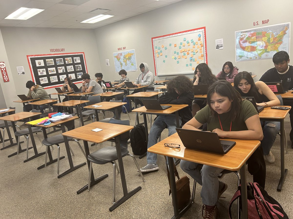 Lara00Susy's tweet image. Helping my Algebra II Team with small group Texas College Group.
#teamwork
#ohsmath