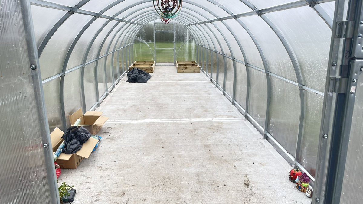 ✅ Clontuskert’s Climate Action Committee were busy 🐝 🐝 this morning preparing our new Greenhouse for action as an outdoor learning space ✅ Excited to see the transformation of this space over the next few weeks & to share our learning with our @ClimateActionED partners