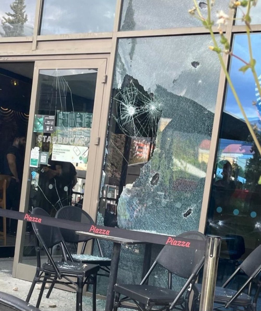 Kahramanmaraş’ta Starbucks şubesine silahlı saldırı yapıldı.