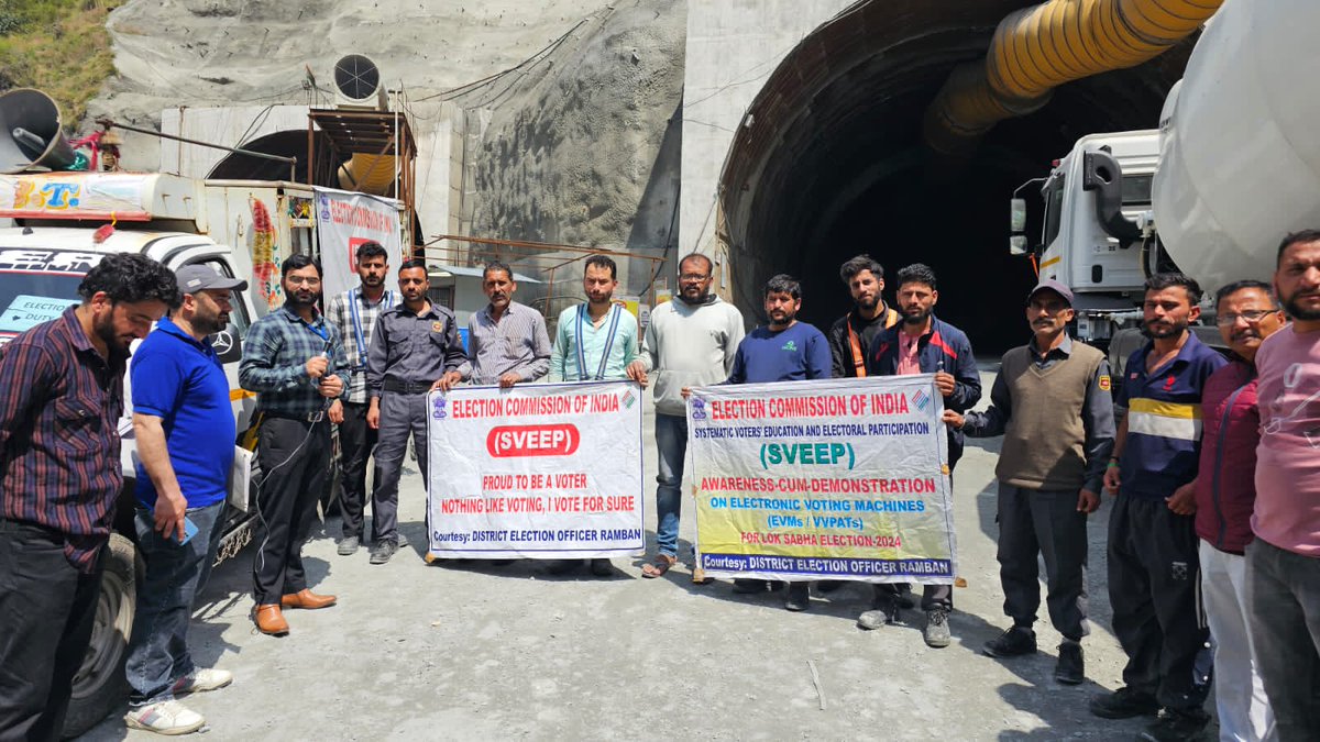 Themed 'EVERY VOTE MATTERS' ALC Ramban Amit Kumar led a #SVEEP campaign for Labourer Voters at Seri, Digdol, Magarkote & Nachilana Construction Sites in District Ramban #ChunavKaParv #DeshKaGarv @ECISVEEP @SpokespersonECI @ceo_UTJK @BaseerUlHaqIAS @diprjk @DEORamban @dcramban