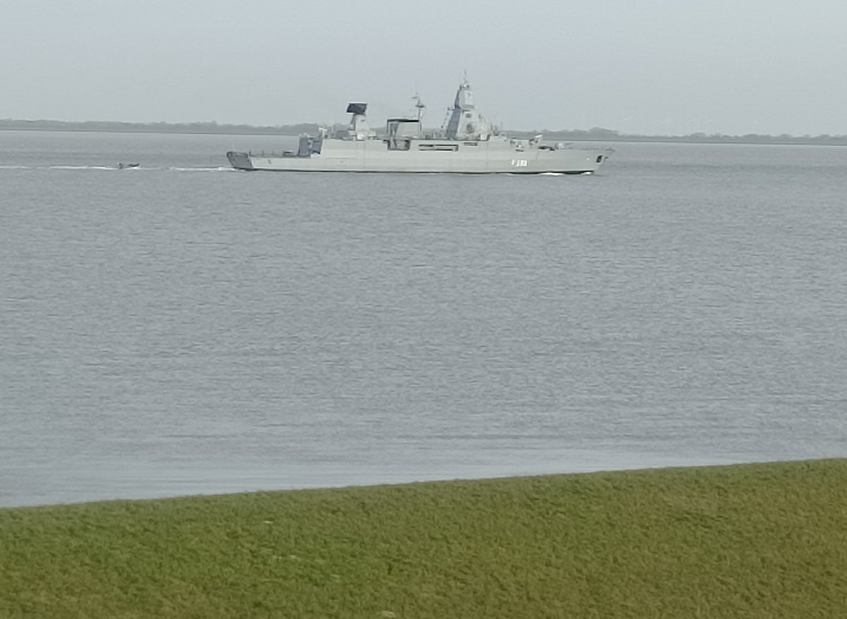 Da ist die #Fregatte Hamburg aus der #EF2 nun auch wieder zurück in Wilhelmshaven. 
Sie ist gerade eingelaufen. 

@deu_flotilla2 @deutschemarine
