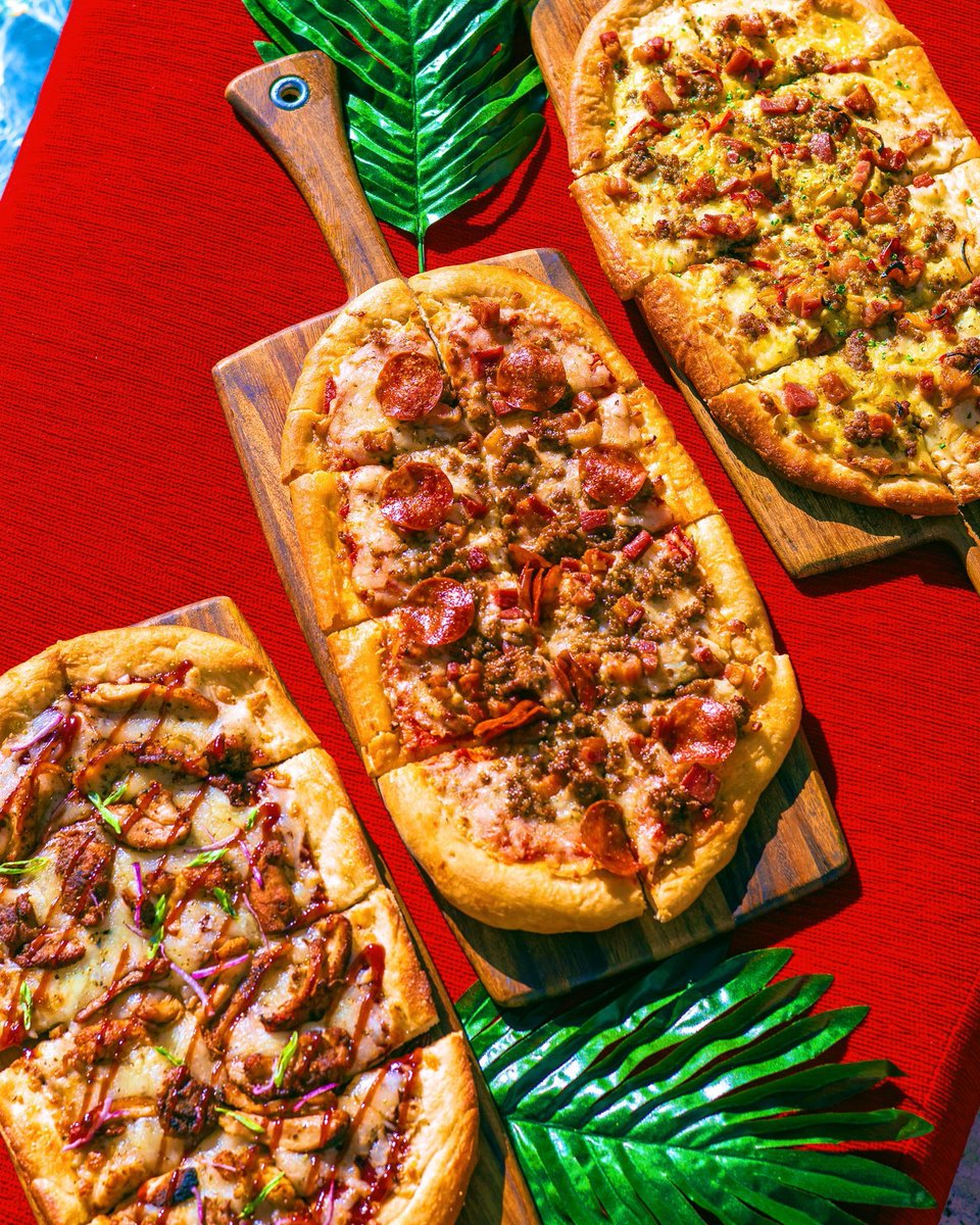 Bringing poolside bites to a whole new level with our delicious pizzas 🍕 🔥 Order today! Doors open at 12pm. #OnlyatDrais