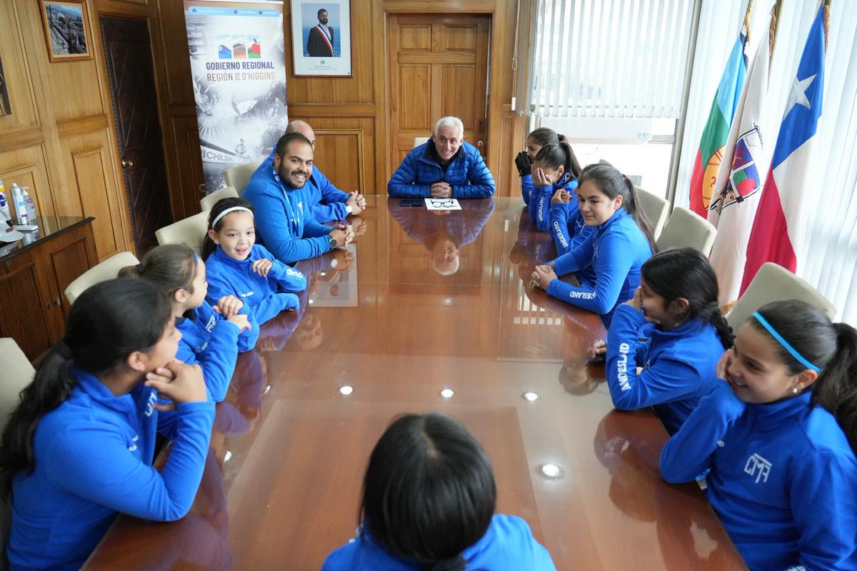 GORE_OHiggins's tweet image. El Gobernador Regional @PabloSilvaAmaya recibió a la #Sub11 de #Fútbol7 de la Corporación #Mujeres Futbolistas, quienes representarán a la región y el país en la Gothia Cup, torneo que se disputará en Suecia en julio próximo, tras coronarse campeonas nacionales de la Copa SKF.