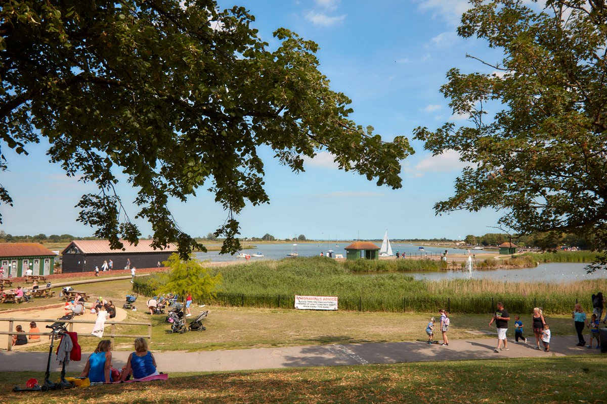 #MakeitEssex Are you visiting Maldon this summer? Be sure to head to the 100 year old Edwardian Promenade Park with fantastic features such as their fun splash park, ornamental lake, beach huts, picnic areas and more...