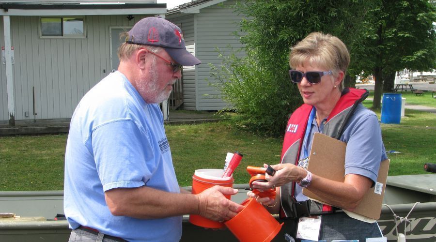 ⛵Volunteers Needed to Help Boaters with Required Safety Equipment! Details and 20 minute video tutorial here ↪️ buff.ly/3VQet5h  
#boatlife #boatingsafety #volunteer