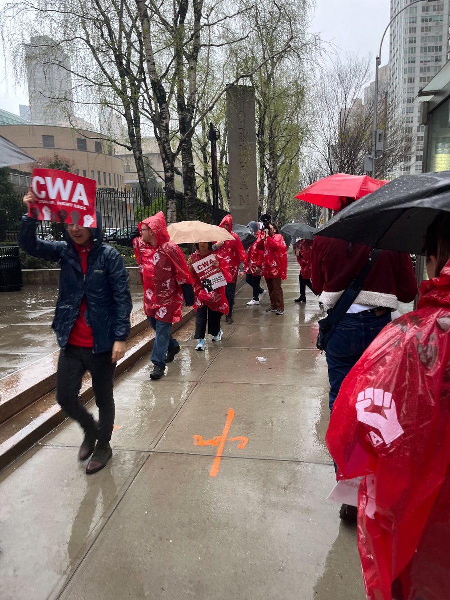 Rain or shine, @FordhamGSW will hold the line! 💪☔️ #NoMorePovertyWages #FairContractNow