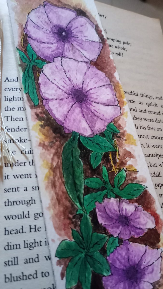 Watercolor #bookmark
DM to buy.
#emarts #booklovers #watercolorpainting #FlowersOfTwitter #ArtistOnTwitter #art #indianartist #handmadewithlove #giftideas