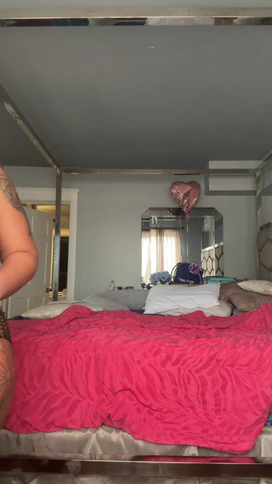 Lanipop is live now! https://t.co/8lYnPmGCC1 https://t.co/sAoODGbdh9<a href="/tag/makemecum"class="tags"><span>#makemecum</span></a>