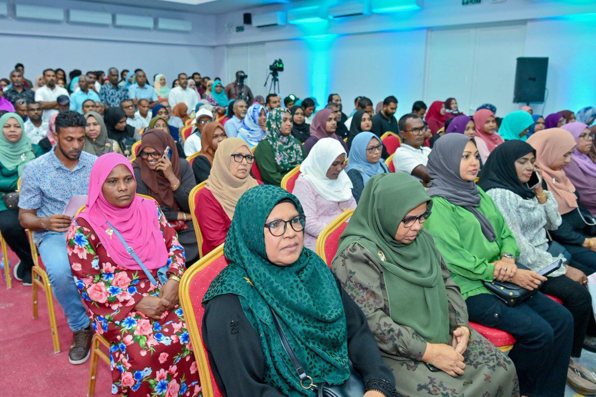 މީ ހަމަ ޔަގީނުންވެސް އެޑިޓުކޮށްފަވާ ފޮޓޯތަކެއްނޫން😍 ފެނިގެން ތިދަނީ އައްޑޫ ސިޓީ ރައްޔިތުން ބަދަލަކަށް ބޭނުންވެފަވާ މިންވަރު، ފެނިގެން ތިދަނީ މި އައު ސަރުކާރަށް އައްޑޫ ރައްޔިތުން ކުރަށްވާ އިތުބާރު، އައްޑޫ ރައްޔިތުންގެ ފުރިހަމަ އެއްބާރުލުމާ އެކު އަދުގެ…