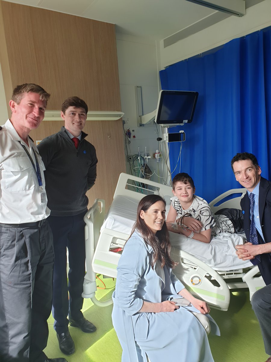 It was an honour to once again welcome 2012 #GrandNational winner Neptune Collonges to Alder Hey today, along with some of the jockeys who will be riding in tomorrow's big race, as part of the 20+ year partnership between @AlderHeyCharity & @jockeyclub 💙