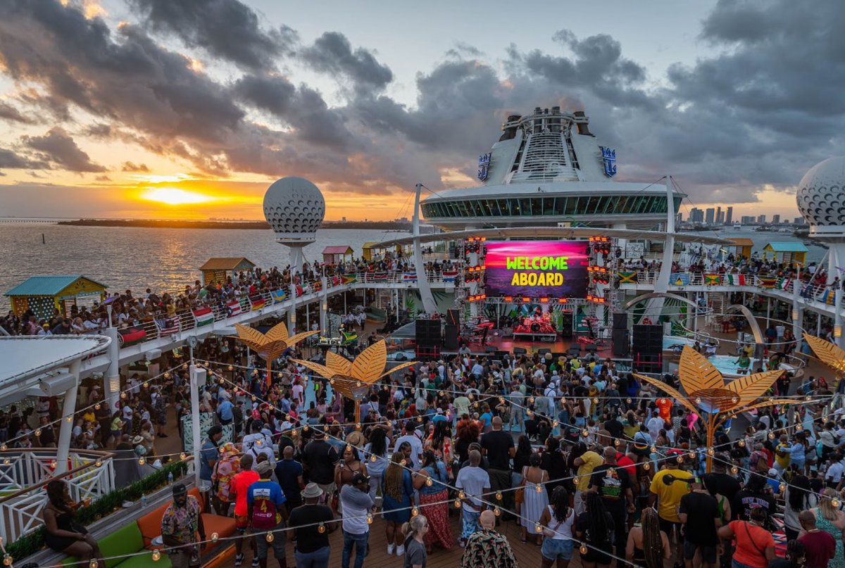wtjrc's tweet image. When the sun sets 🌅 and the ship sails🚢🌊 …good energy rains ‼️

Join the adventure on #Jamrock2024

📸: @iMTiZZyTOkYO 
#CruiseLife #ReggaeMusic 
#CruiseVibes #AllInTheSameBoat