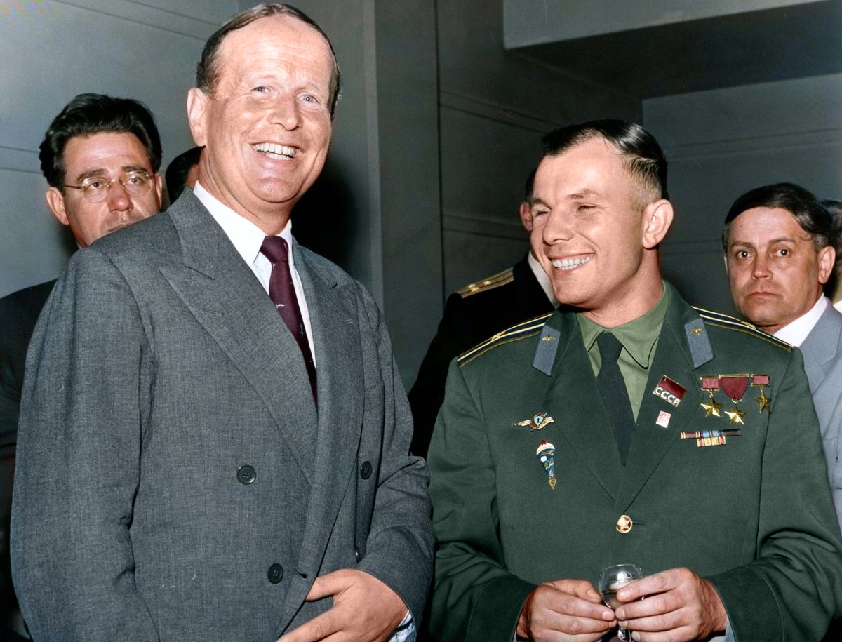FonthillMedia's tweet photo. ποΈπΈJohn Cunningham with Colonel Yuri #Gagarin, the Russian #space #cosmonaut who made the first human #orbit of the earth in #space on 12 April 1961
π https://t.co/6mah3PhEEa
#OnThisDay #OTD #TestPilot #Aviation #AviationBooks #BookPilot #YuriGagarin #Books #aviationdaily https://t.co/HQiL83g4aA