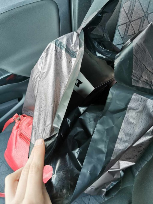 Petit passage en sexshop sur le chemin du retour! Je vous montre mes achats en live demain?? (oui je<a href="/tag/birthdaygirl"class="tags"><span>#birthdaygirl</span></a><a href="/tag/birthdaygift"class="tags"><span>#birthdaygift</span></a>