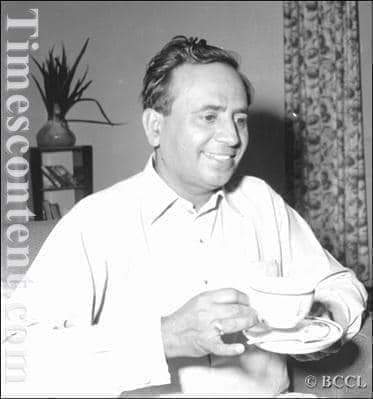 Remembering a versatile personality of the Indian Cinema #Kidar_Sharma on his #Birth_Anniversary 💐.

He was one of the most successful  screenwriters, and Lyricists of the golden age of Hindi cinema, he is known for his artistic films like Chitralekha(1941) etc.

@ChitrapatP