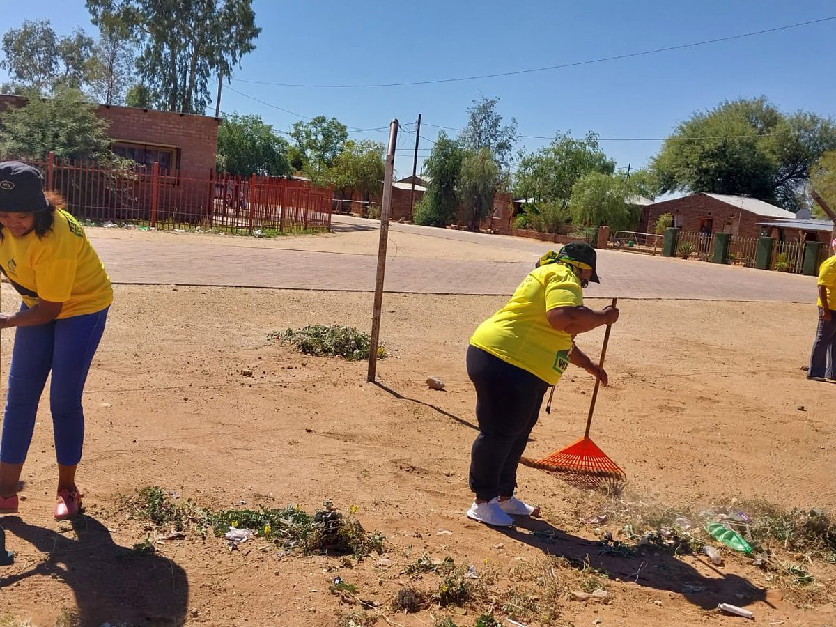 LETSEMA PROGRAMMES UNFOLDING IN THE ZF MGCAWU REGION ANC Volunteers participated in Letsema programmes across the ZF Mgcawu Region today. Through this programme we build better communities together. @MYANC @NgxangaDeshi #VoteANC2024 #ANCWeekend #NCVotesANC #LetsDoMoreTogether