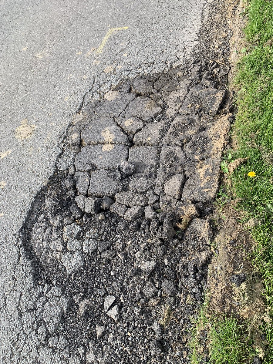 shicks0's tweet photo. Less than 4-weeks after a pothole in Goose Lane was ‘repaired’ - what’s going on @StratfordDC ? https://t.co/ZpvicGQQ2a