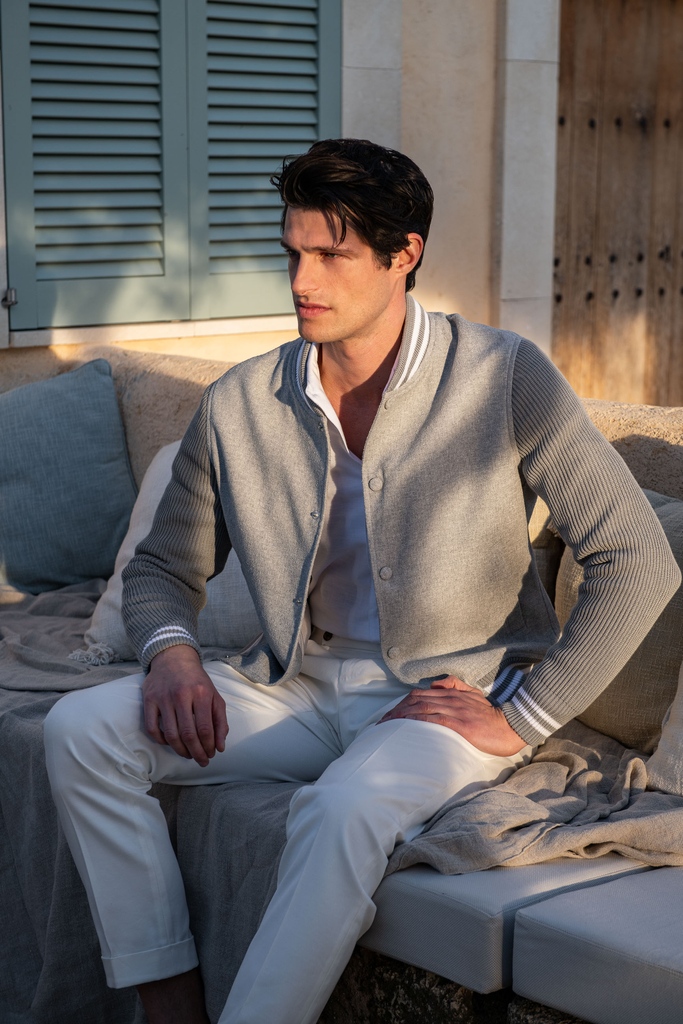 Celebrate the heritage of collegiate style with our Light Grey College Jacket – a modern interpretation of the classic varsity staple. piniparma.com/products/light… #piniparma #collegiate #varsityjacket #collegejacket