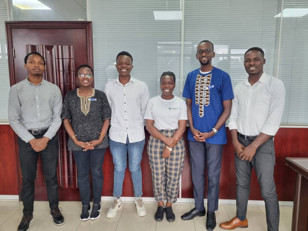 medsar_rwanda's tweet photo. Today, @medsar_rwanda had a visit at @RwandaHealth to present the @researchmentor_ .
Through this #RMT, we aim to provide research mentorship and training to promote undergraduate students' involvement in research; enhancing evidence based interventions.
#StudentsInResearch https://t.co/8X5s7aUyXq