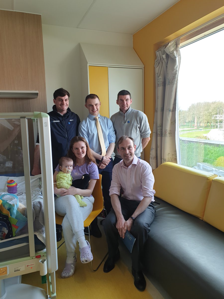 @AlderHeyCharity @jockeyclub @TheJockeyClub @rachaelblackmor @AintreeRaces @samtwiston @harryskelton89 @NdeBoinville @thelaurawright The jockeys also headed up to some of our wards to pay a personal visit to our children and young people and, of course, our staff! 😄A huge thank you to everyone who came to visit us today and make it such a special occasion for our #AlderHeyFamily