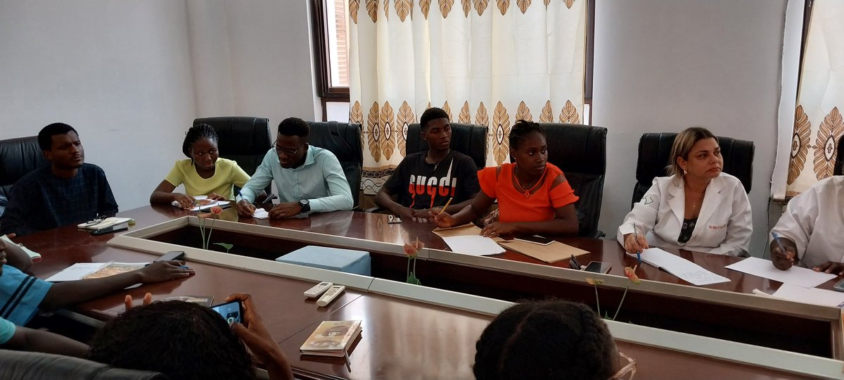 Intercambio con la directiva de la Asociación de Estudiantes en Guinea Bissau, espacio de interés que permite a la dirección de la brigada y la facultad, retroalimentarnos de las inquietudes u opiniones estudiantiles.
#BMCGuineaBissau 
#CubaCoopera 
#CubaEduca