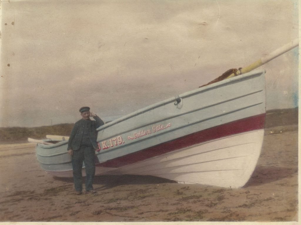 @antonhowes In the north, where estuaries aren't always where they were most useful, the coble was born. A flat bottom to run up the beach and sit level at high tide, and a sharp bow to run back out thru the surf