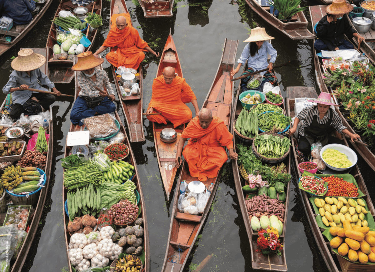 You are here📍Damnoen Saduak Floating Market, Ratchaburi province, Thailand Known as one of Thailand's most popular floating market, traders on wooden boats sell fruits, flowers, and street food. If you ever find yourself here, be sure to meet with the Rotary Club of Ban Phaeo.