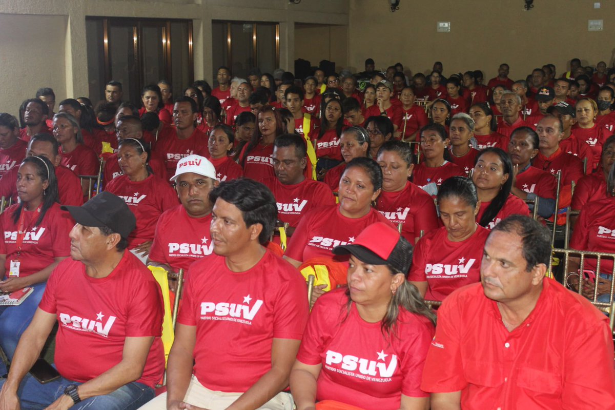 Nos reunimos con el equipo político municipal y parroquial del <a href="/PartidoPSUV/">PSUV</a> en el municipio Pedro Zaraza con más de 280 jefes de comunidad junto a los 48 jefes de UBCh, afinando estrategias de acción para seguir el respaldo contundente a nuestro Presidente <a href="/NicolasMaduro/">Nicolás Maduro</a>.