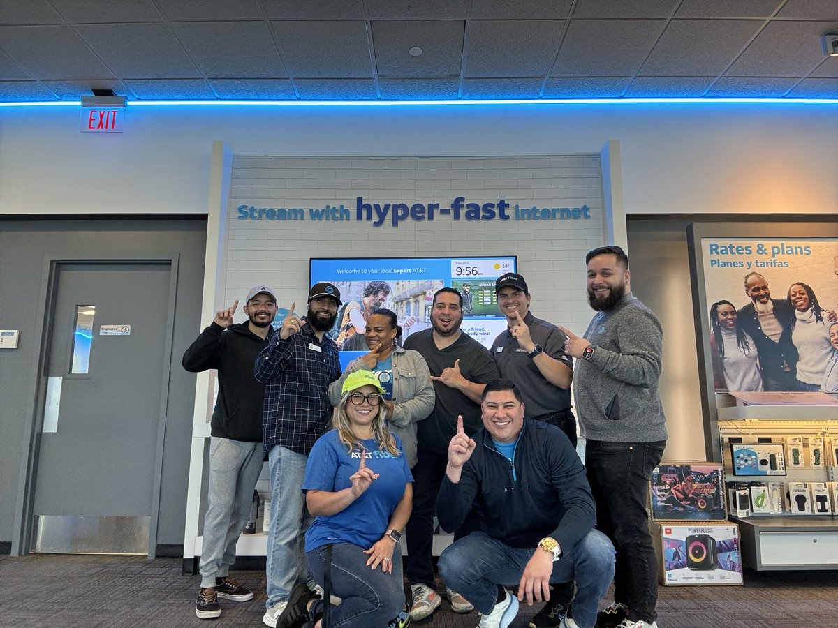 Another successful team meeting at Lee Vista going over our @ATT #Fiber game plan for the rest of the quarter! Last month we ended #1 under our great leader @reynaolivo1. Going forward our goal is to keep the momentum going! @LuisSilvaOneFLA