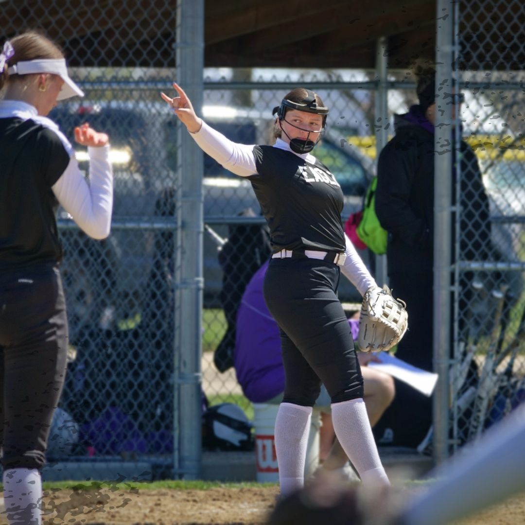 IVCCEagles's tweet photo. Our #IVCCEagles took two wins last weekend in the round robin softball tournament in Ottawa! 🥎 🦅 #EaglesFlyHigh 
📸 Makade Rios

#IVCC #IVCCAthletics #Softball https://t.co/NhG5IOoLos