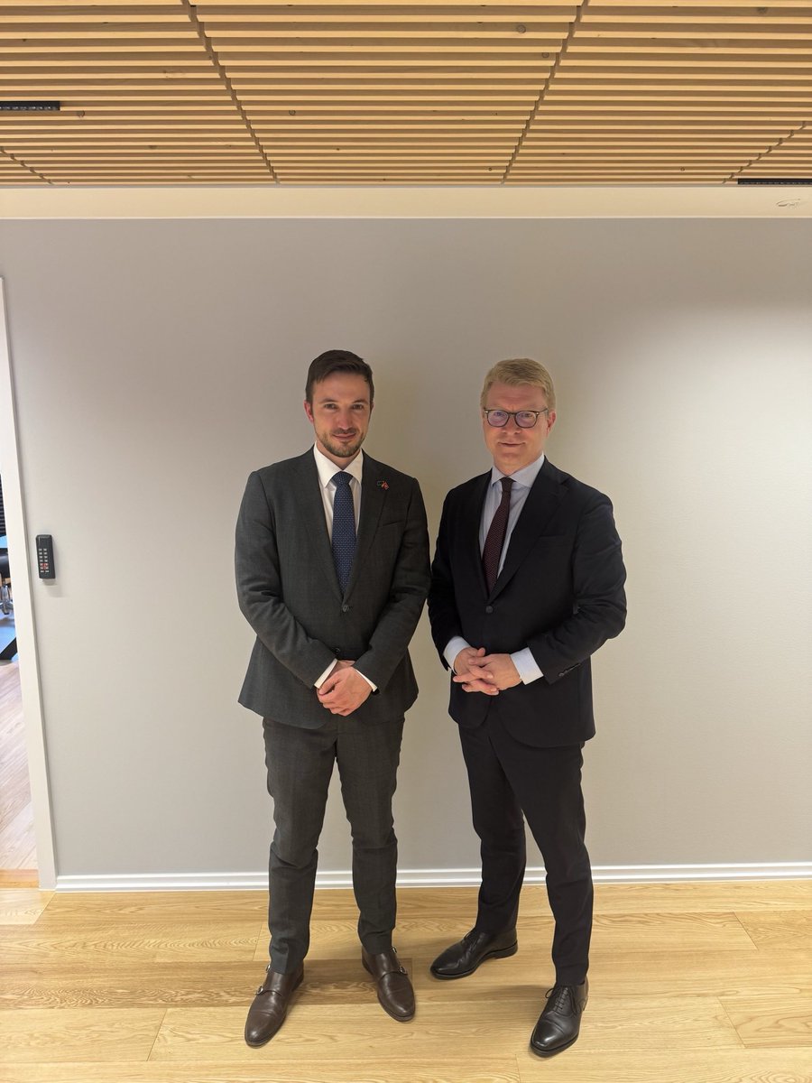 Productive meeting w. @DKamb_EU, PermRep of 🇩🇰 to 🇪🇺. Discussed 🇲🇪’s commitment to intensive reforms, particularly those in the #RoL area & media freedom. Agreed on the need to maintain the current reform momentum with an equal care to their quality.