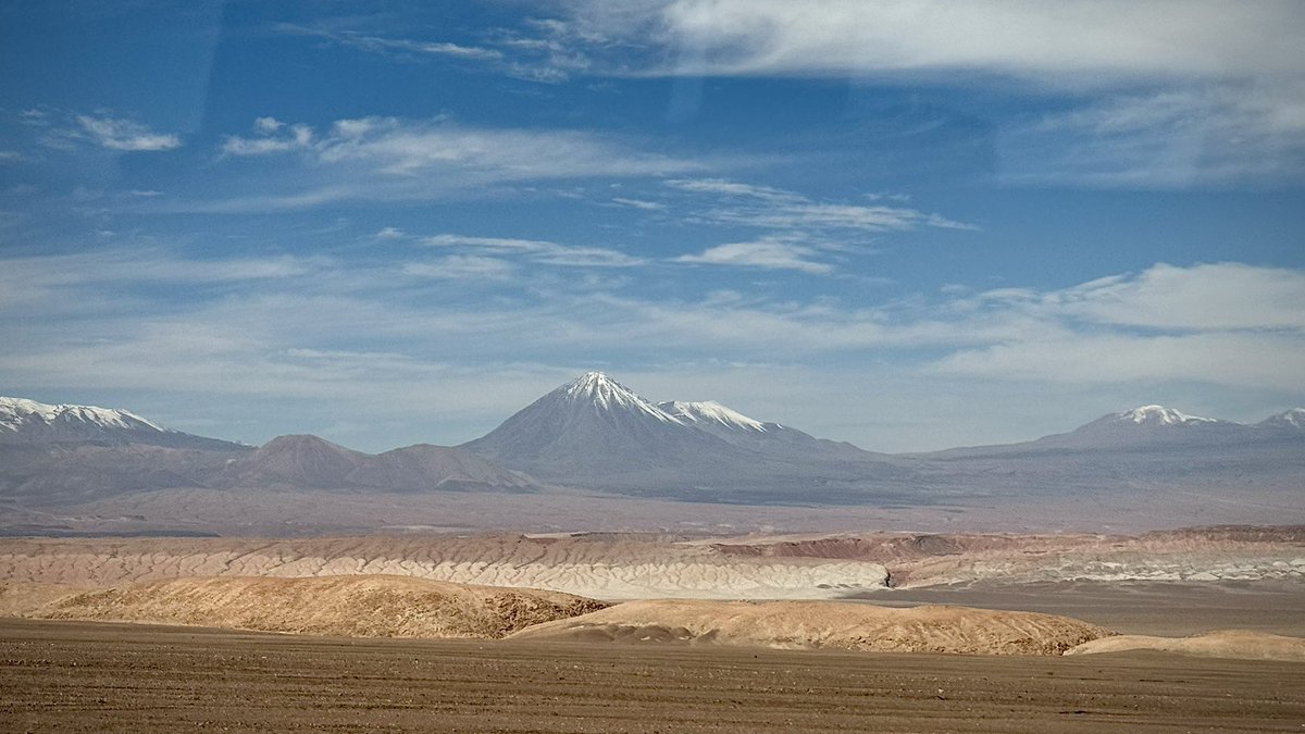 I was so pleased to be invited by @SochiraCl to speak at their biannual meeting in San Pedro de Atacama - and it has not disappointed so far 😊 Great colleagues & discussions, delicious food, and a lovely venue #radonc #medphys