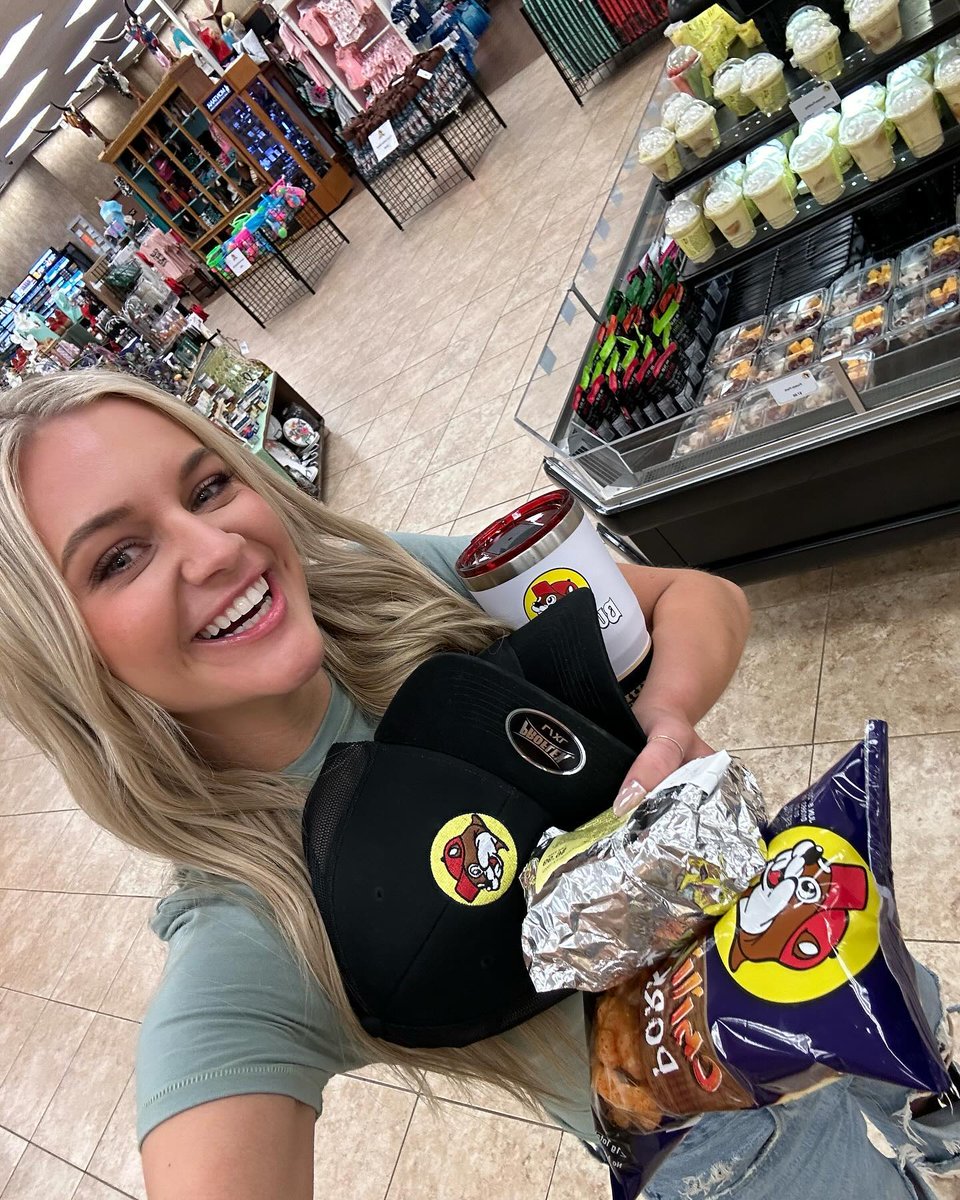 If there's one thing about me... I WILL be stopping at Buc-cee's 🐿️🤣 @KelseaBallerini