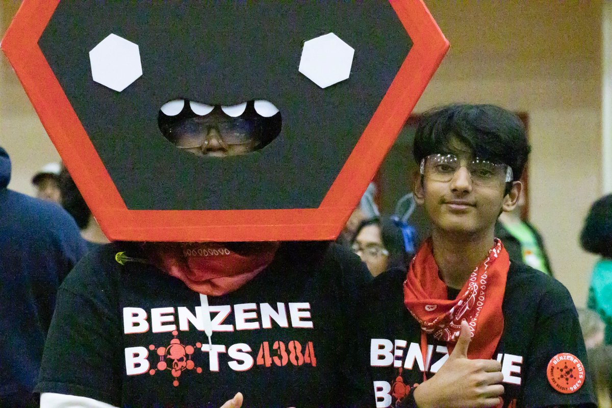 Robotics continues to rise in popularity throughout our schools. The @troyargonauts hosted a competition that saw Troy High’s @frc226 and IAE’s @benzenebots4384 in attendance. Congrats to all who participated this year! 📸 by Alejandro Lara, a @TSDGuild Student Producer.