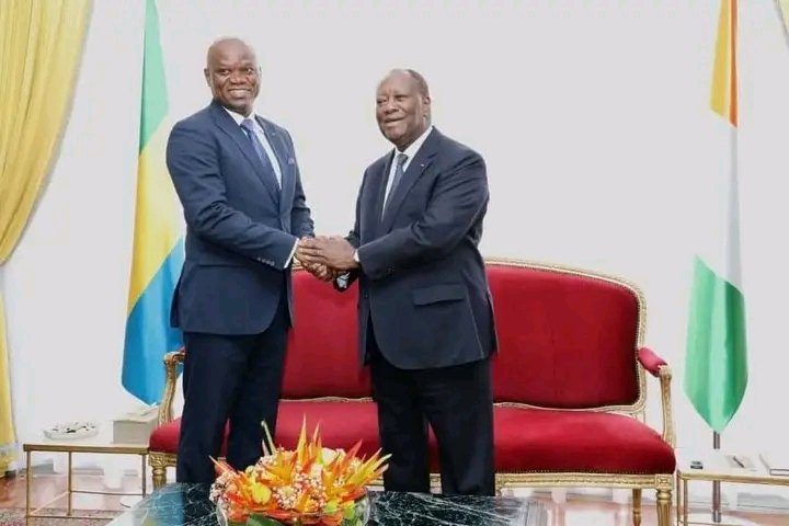 Déclaration choc du Président de la Transition au 🇬🇦 le Gl Brice oligui Nguema lors de sa visite en Côte d'Ivoire 🇨🇮 :« C’est le malade qui va vers l’hôpital ; celui qui ne cache pas sa maladie se fait guérir »