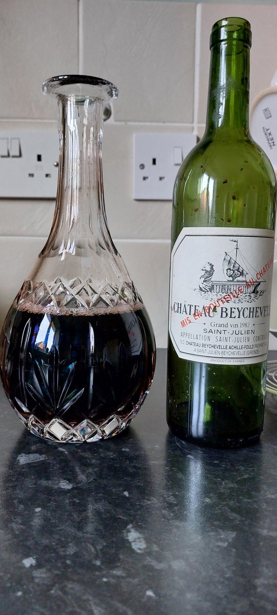 Friday night and after much thought and deliberation I am drinking a bottle of 1982 Chateau Beychevelle. Absolutely incredible tasting wine and the amount of time it took to filter and decanter it was worth the wait 😀
#Redwine #FridayVibes #FridayNight