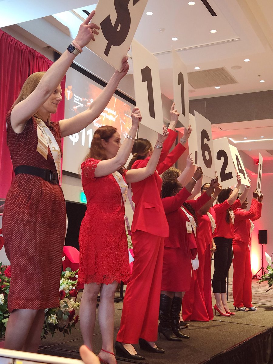 Last year 's Greater Maryland Woman of Impact @heartmaryland winner @NinoIsakadze announced this year's winner, who is stroke neurologist & researcher Dr Elisabeth Marsh @HopkinsMarshLab . #GoRedMD 💃 ❤️