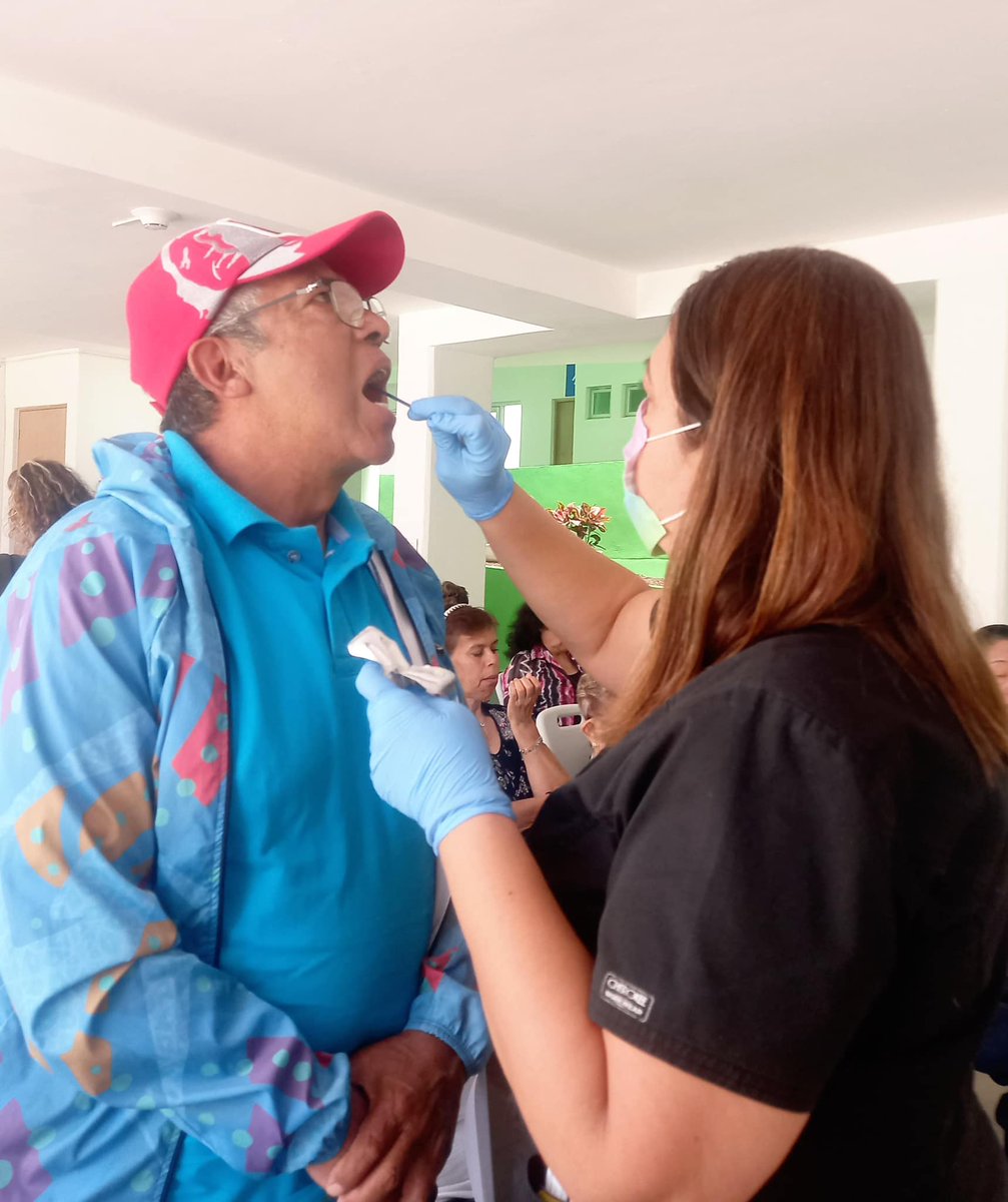 Esta semana personas adultas mayores en la #PDPAM, recibieron una charla informativa por parte de Servicios de Salud de San Luis Potosí. Así, a través del Programa de Salud Bucal del Estado se les brindaron procedimientos para fortalecer su higiene dental y su calidad de vida.