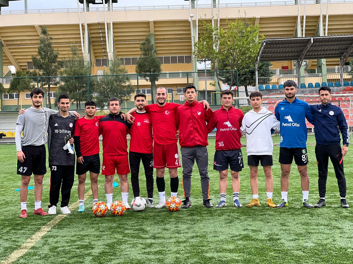 Diyarbakır'da gerçekleşecek #Genclig futbol bölge finaline hazırlıklarımız tüm hızıyla devam ediyor! 😎 Takımımız, sahada en iyisini sergilemek için heyecanla çalışıyor. Desteklerinizle bu başarıyı taçlandıracağımıza inanıyoruz! 💪⚽️ #Genclig #Futbol #BölgeFinali @OA_BAK