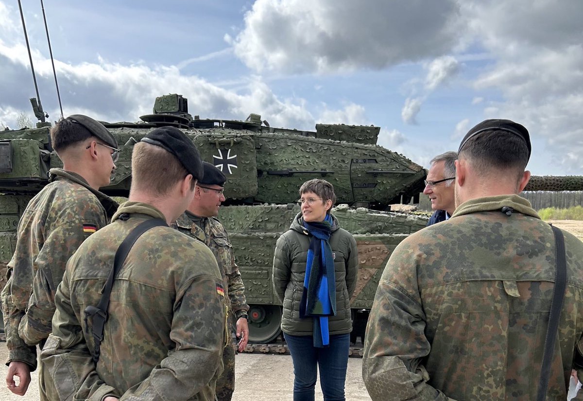 Gemeinsam verteidigen wir Europa! Deshalb werden wir eine Brigade in Litauen dauerhaft stationieren. Hier an der NATO Ostflanke sichern wir das Baltikum - und 🇩🇪. Ich danke unseren hochmotivierten Soldat:innen für ihren wichtigen Einsatz.